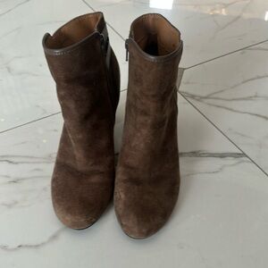 Sofft size 9 suede booties